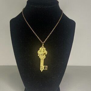 1928 Jewlery Company - Key Pendant Necklace (Key opens)